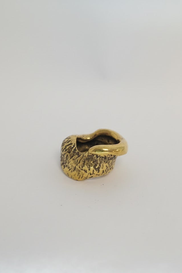 Anillo corteza dorada