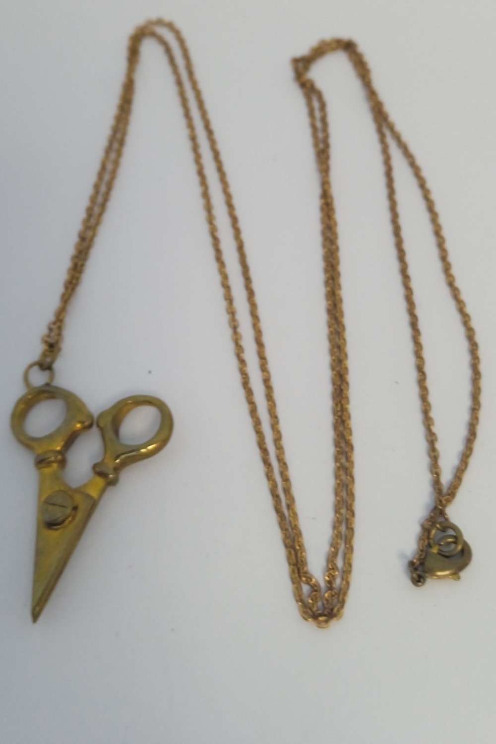 Collar colgante tijeras