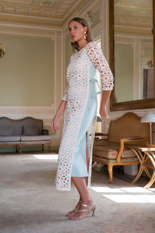 Conjunto vestido casaca perforada