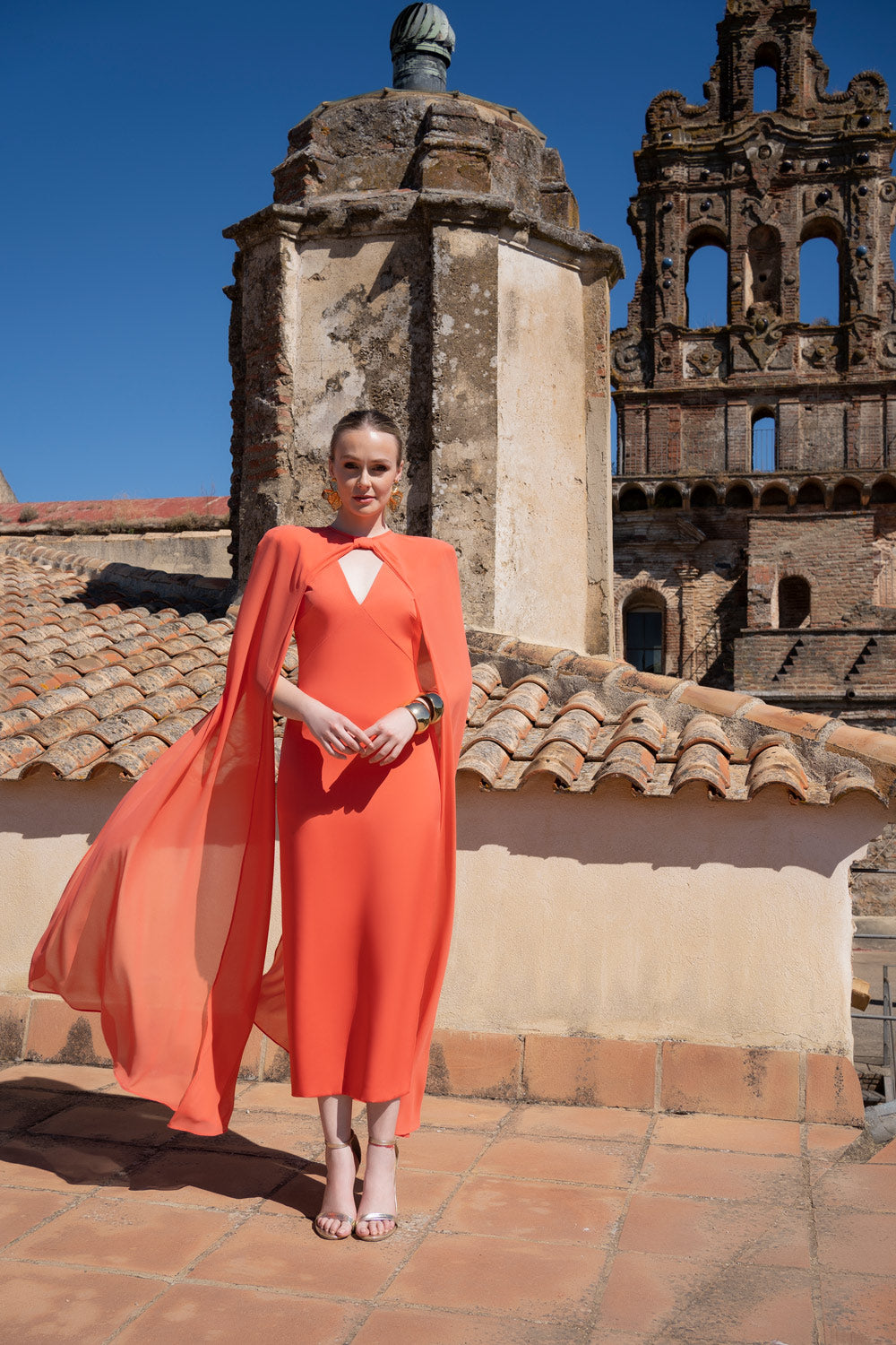 Conjunto vestido y capa Orquídea