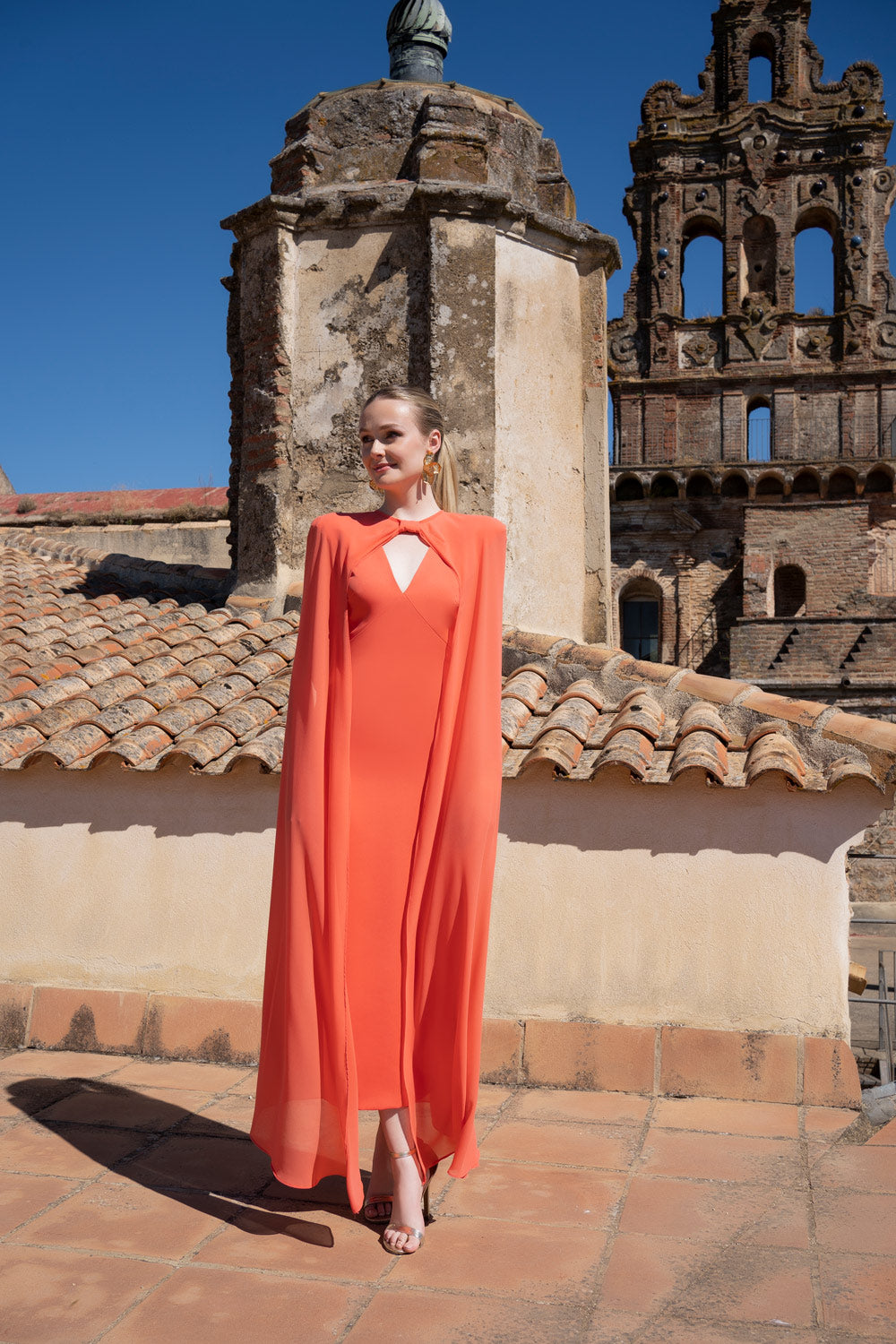 Conjunto vestido y capa Orquídea