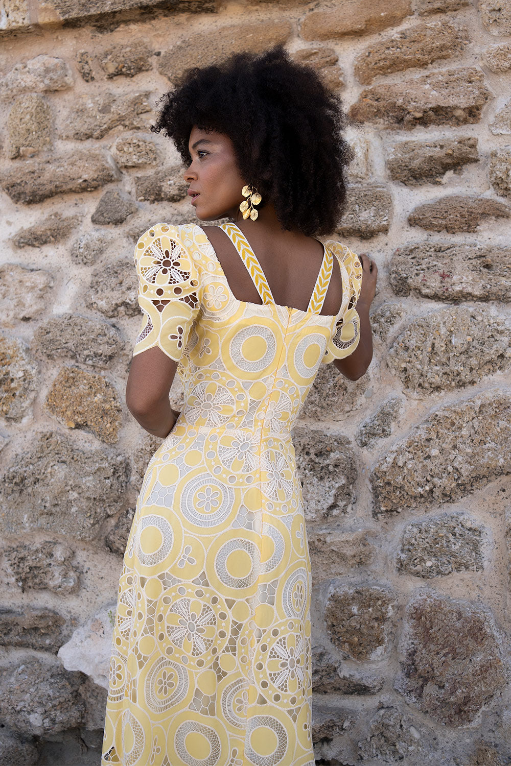 Vestido encaje bordado círculos