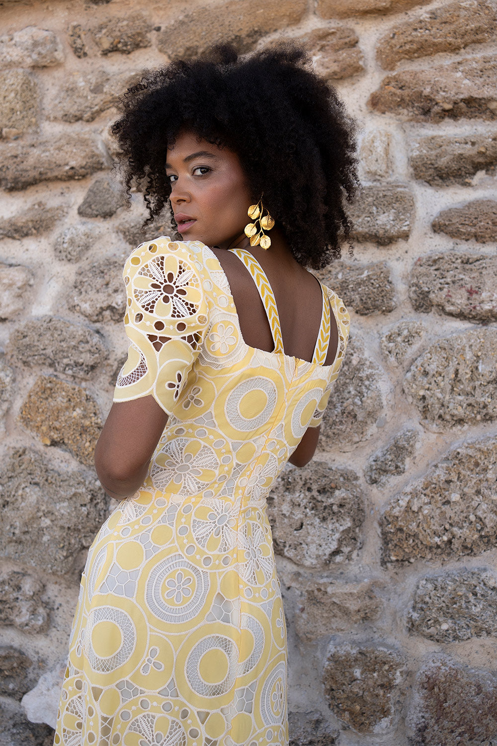 Vestido encaje bordado círculos