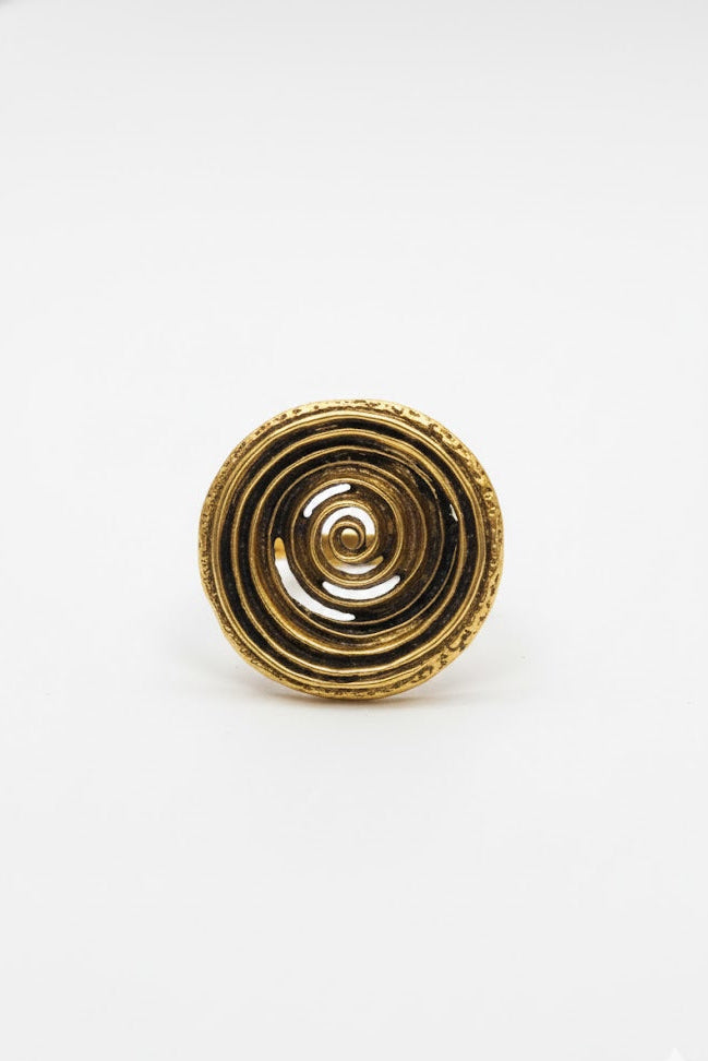 Anillo espiral dorada