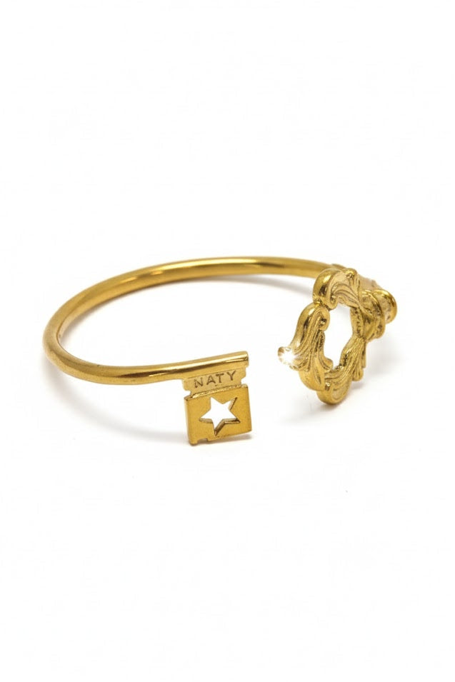 Pulsera brazalete llave dorada