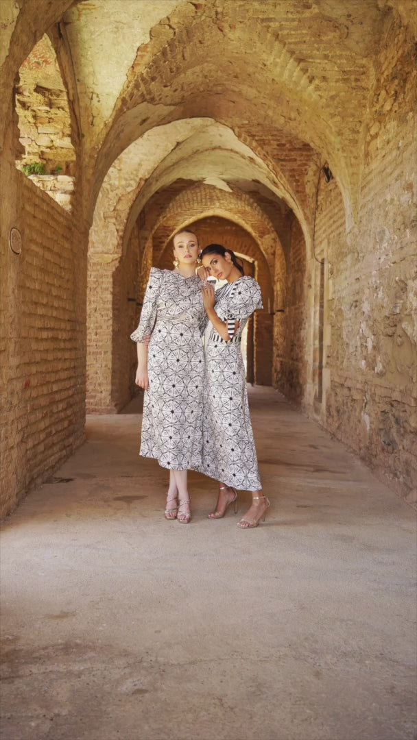 Vestido evasé drapeado cruzado estampado