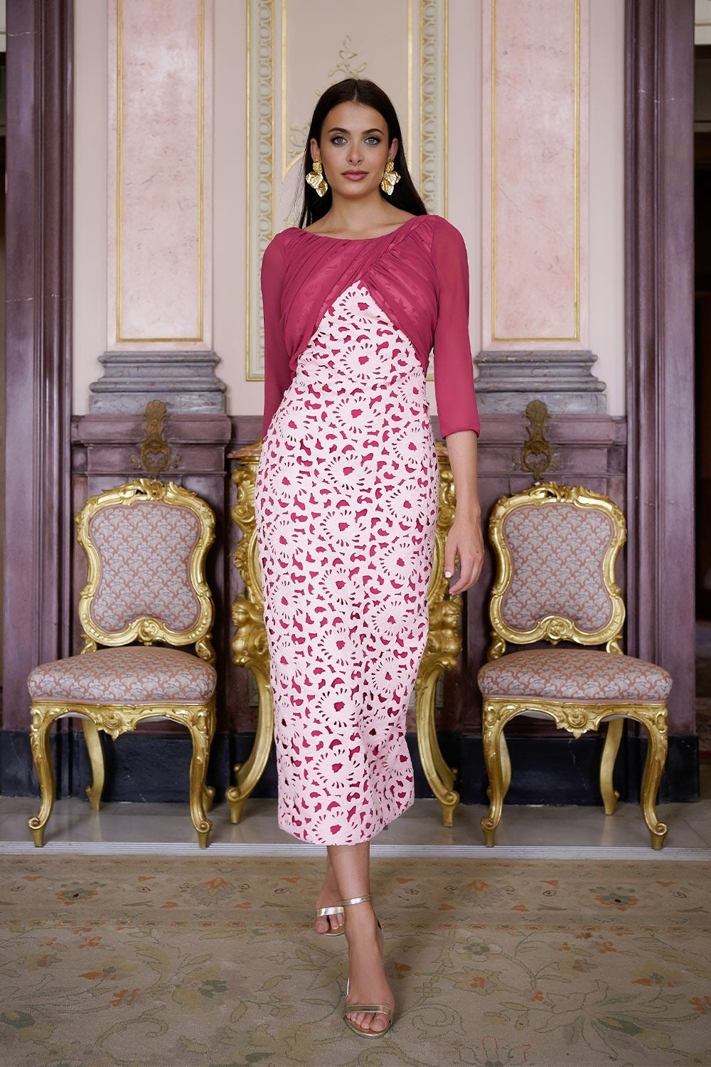 Vestido perforado escote drapeado gasa