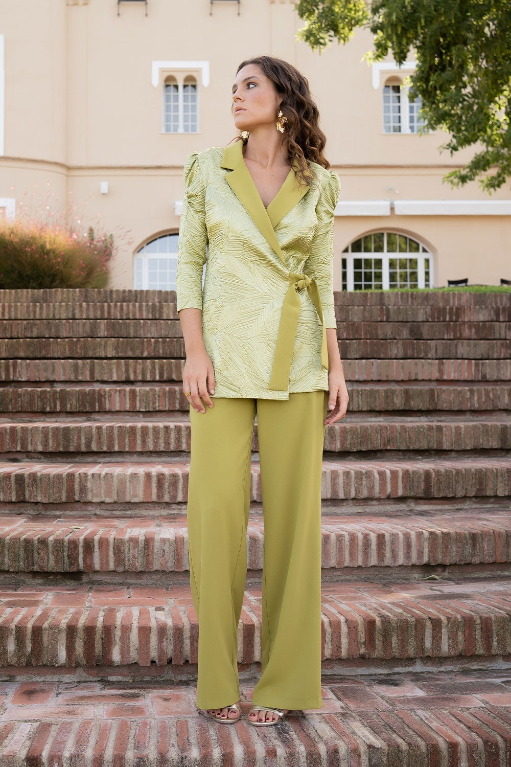 Conjunto chaqueta y pantalon plisado