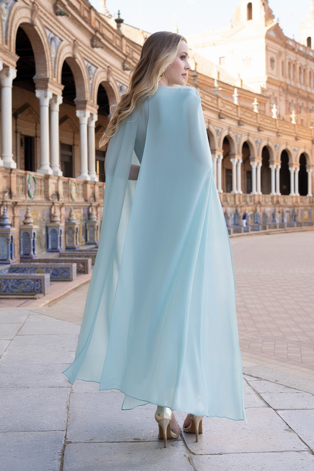 Conjunto vestido y capa Orquídea